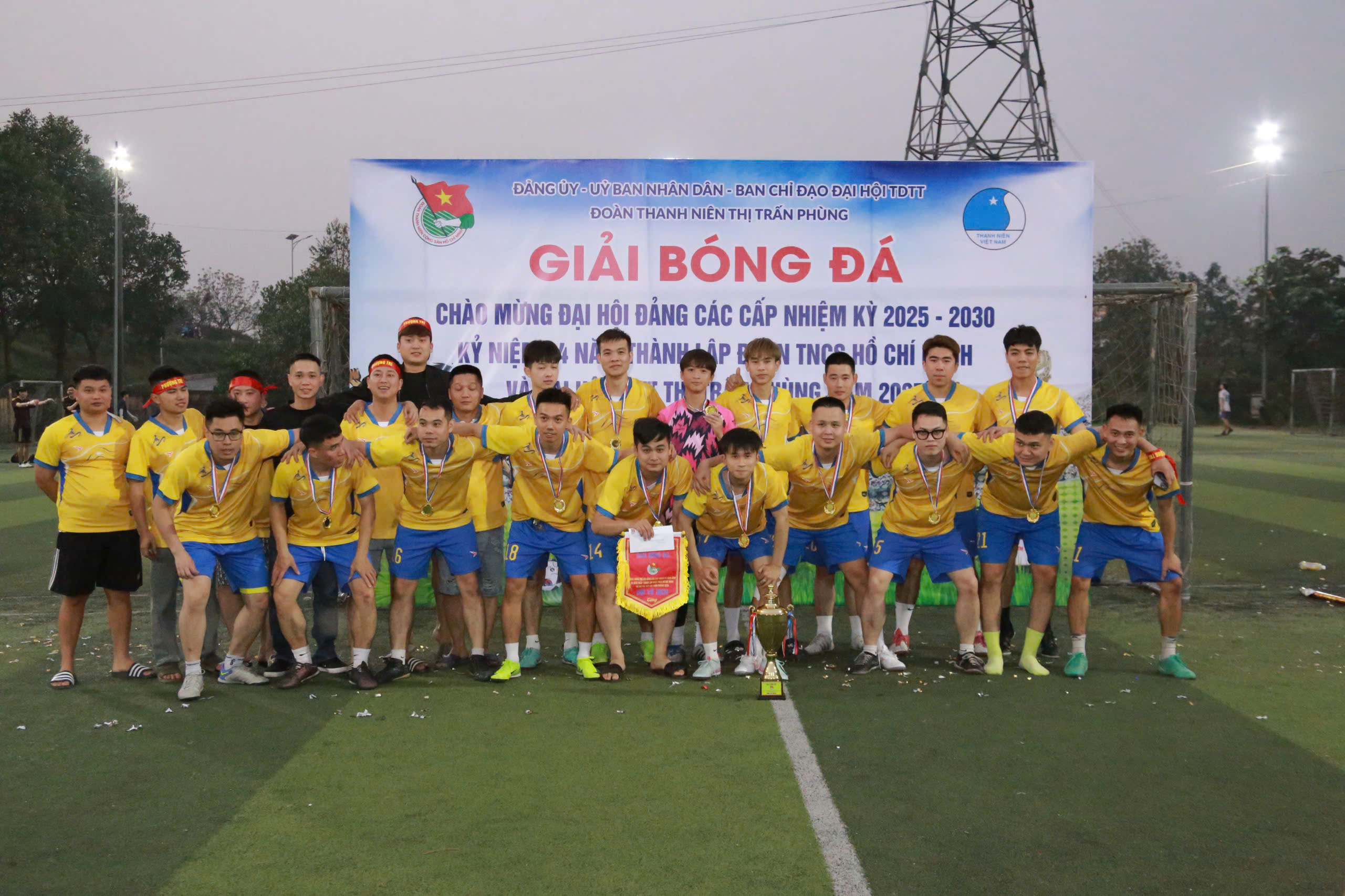 BẾ MẠC GIẢI BÓNG ĐÁ NAM THANH NIÊN THỊ TRẤN PHÙNG NĂM 2025 CHÀO MỪNG ĐẠI HỘI ĐẢNG BỘ CÁC CẤP NK 2025 - 2030, KỶ NIỆM 94 NĂM NGÀY THÀNH LẬP ĐOÀN TNCS HỒ CHÍ MINH VÀ ĐẠI HỘI TDTT THỊ TRẤN PHÙNG LẦN THỨ VII NĂM 2025